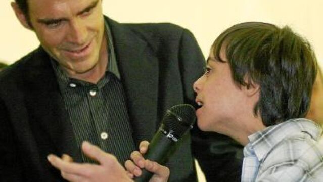 El de Galapagar compartió micrófono con uno los chavales. FOTO: FERNANDO GIL CABRERA/Burladero.com)