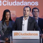 Aguado quiere reducir los diputados de 129 a 101