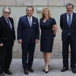 De izda a drcha.: don Antonio Bonet Correa, director de la Real Academia de Bellas Artes de San Fernando; el anfitrión Tomasz Arabski; doña Dorota Arabska, esposa del embajador polaco; Íñigo Méndez de Vigo.