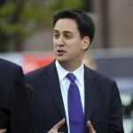 Ed Miliband liderará el Partido Laborista británico tras derrotar a su hermano David