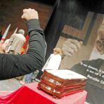Cientos de personas se acercaron ayer a despedir al fundador de CC OO