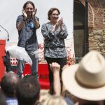 El secretario general de Podemos apoya a Ada Colau en un Nou Barris desbordado para hacer posible que la revolución empiece en Barcelona