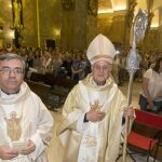El cardenal y arzobispo de Valladolid, Ricardo Blázquez, junto al vicario de la Diócesis de Valladolid, Luis Argüello, en la eucaristía en la Catedral de Valladolid