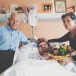Los padres de Vincent Lambert junto a su hijo en el Hospital de Reims, donde permanece en estado vegetativo