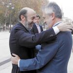 Rubalcaba y Griñán, ayer, en el Palacio de San Telmo, sede de la Presidencia de la Junta
