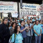 Varios trabajadores subcontratados por Telefónica encerrados en el Mobile World Center (MWC) de Barcelona.