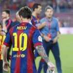 Messi sostiene el trofeo de la Copa del Rey el sábado en el Camp Nou