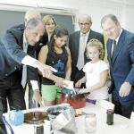 Camps inauguró junto al conseller de Educación, Alejandro Font de Mora, el aulario del Centro Rural Agrupado Palancia- Mijares
