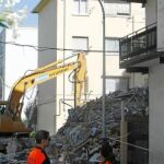 A las ocho de la mañana de ayer sábado comenzaron los derribos del inmueble de la calle Maestro Serrano de Villalba
