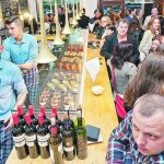 Imagen del día de la inauguración del Bar Zeruko Barcelona que congregó a una multitud de amantes de la buena comida