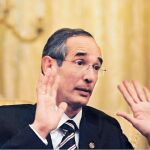 El presidente de Guatemala dice que sólo le sacarán «muerto» del cargo