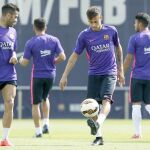 Dani Alves y Neymar, durante el entrenamiento de este viernes