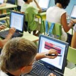 Instituciones como la Universidad o los centros escolares han incorporado las nuevas tecnologías a los programas educativos