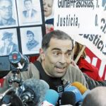 Una manifestación, ayer, a las puertas del Congreso, durante la votación