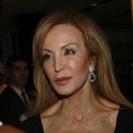 Carmen Lomana