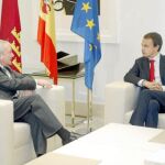 Ramón Luis Valcárcel y José Luis Rodríguez Zapatero, durante un encuentro en Madrid, en una foto de archivo