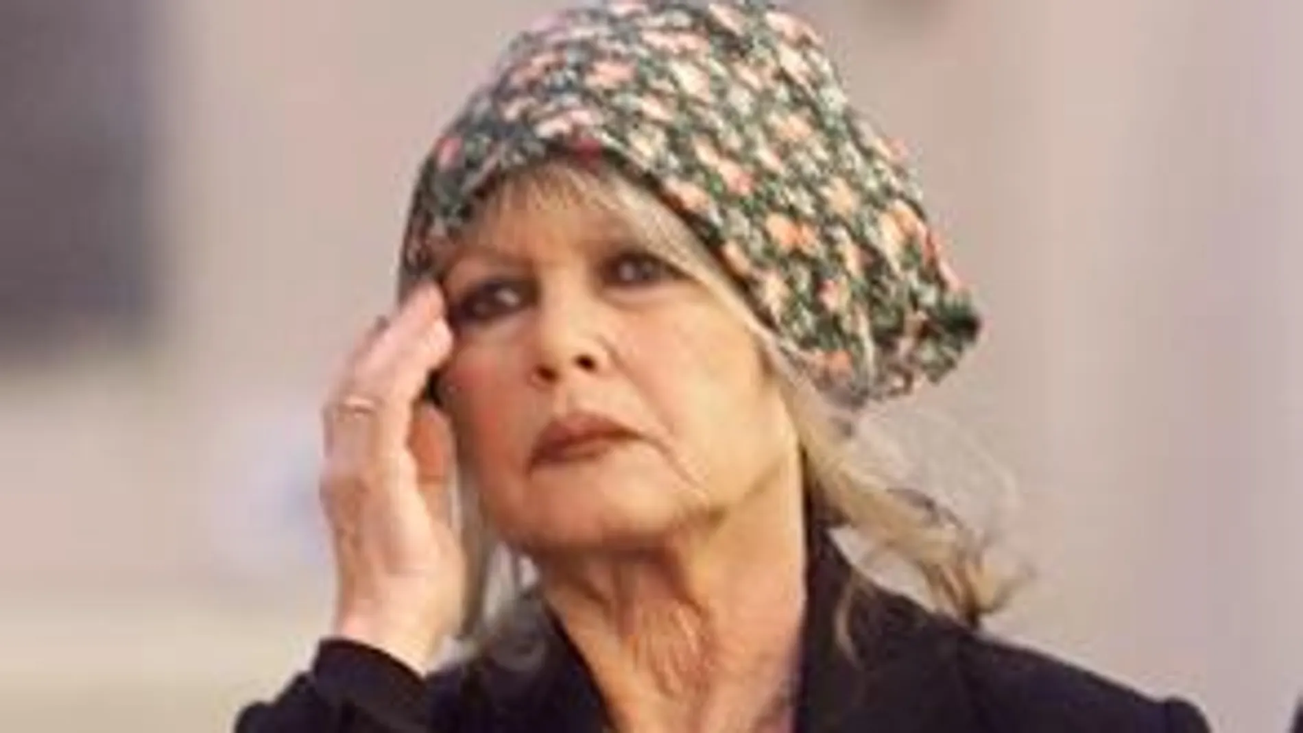 Brigitte Bardot aplaude la prohibición