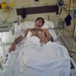 . El torero mexicano Arturo Macías, herido el domingo, 25, "muy grave"en la plaza gaditana de El Puerto de Santa María fotografiado anoche en la UCI del Hospital General de Jerez, donde se encuentra ingresado