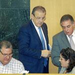 PP y PSOE plantan a Enciso por no explicar las detenciones