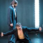 Algo de Don Juan y algo de Hamlet, dicen, tiene el personaje de Platónov, interpretado por Pere Arquillué (en la imagen, de rodillas) en el montaje del CDN