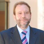 El consejero Constantino Sotoca expuso su programa educativo en la Asamblea Regional para mejorar la calidad lectiva
