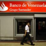 Chávez confirma nacionalización del Banco de Venezuela, filial del Santander