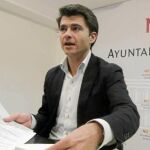 El concejal del PP Beltrán Pérez interpeló al director general de Mercasevilla para que aclarase la existencia del documento