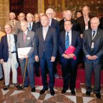 El profesor Santiago Grisolía y el presidente Alberto Fabra presidieron ayer en el Palau de la Generalitat la lectura de los galardonados con el prestigioso premio. El acto de entrega tendrá lugar en otoño en La Lonja con la presencia de un miembro de la Casa Real. En la foto de familia Fabra y Grisolía posan con algunos miembros del jurado, compuesto por una veintena de premios Nobel
