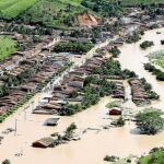 Centenares de casas quedaron sumergidas bajo las aguas en las regiones de Alagoas y Pernambuco