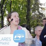 Tanto Aguirre como Cifuentes (en la imagen) cedieron el atril de su mitin en Villaverde a la plataforma antidesahucios