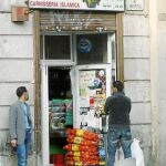Denuncian que los inmigrantes paguen tasas en la Ley de Acogida