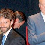 Tomás y Camino devuelven sus medallas de las Bellas Artes