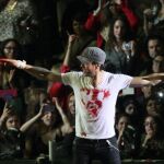 El cantante tras sufrir el accidente con un "dron"durante un concierto en Tijuana