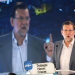 Rajoy, durante su intervención en el acto electoral ofrecido por el Partido Popular en Vigo.