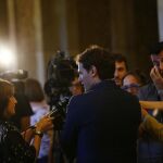Albert Rivera atiende a los medios en el Parlament de Cataluña, ayer