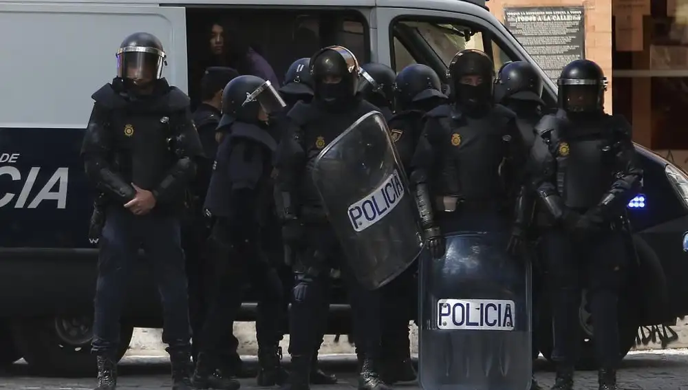 Agentes de la Unidad de Intervención Policial (UIP)