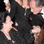 Paul Sarkozy fue el único que besó la mano de la soprano
