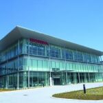 Fachada de la nueva fábrica de Honda en Ogawa (Japón)