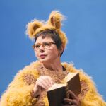 Isabella Rossellini interprenta una escena del espectáculo «Green porno»
