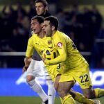 El delantero italiano del Villarreal, Giuseppe Rossi (d), celebra el segundo gol del equipo amarillo