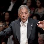 Camps entrega a Zubin Mehta la Cruz de Honor de Jaume I