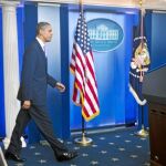 Obama llega a la sala de prensa de la Casa Blanca