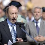Eguiguren ve un cambio en Batasuna y Rubalcaba le desautoirza: «Está verde»