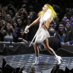 La cantante durante un momento de la actuación que ofreció ayer en el Palacio de los Deportes de Madrid