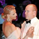 Los novios de Mónaco presiden la gala de la Cruz Roja de viajar a Mallorca
