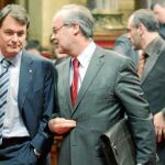 El Govern defiende emitir bonos y advierte que CiU los utilizó en los 80