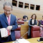 Ángel Luna recibió el cariño de sus compañeros en forma de libro: las memorias de Harpo Marx
