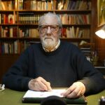 El escritor fue galardonado en 1988 con el Premio Fastenrath de la Academia de la Lengua y en 1999 con el Castilla y León de las Letras