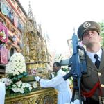 Sólo el piquete que escoltaba la Custodia lució el fusil, mientras el resto llevaba sable