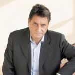 El escritor recibió ayer en Turín la Orden de las Artes y las Letras de España